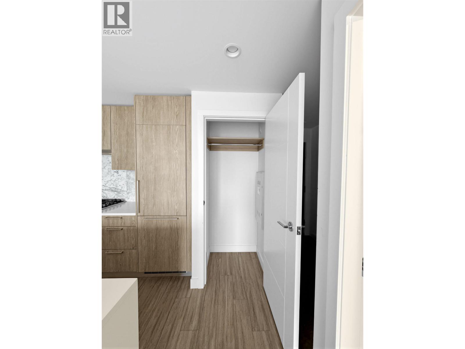2404 6398 Silver Avenue Property Photo 4