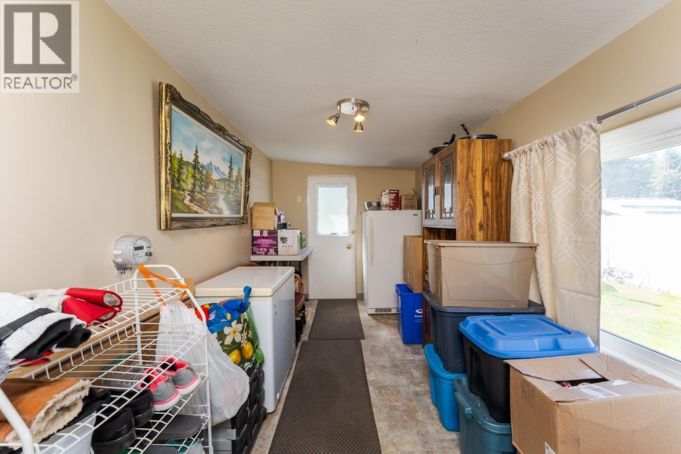 6815 Langer Crescent Property Photo 8