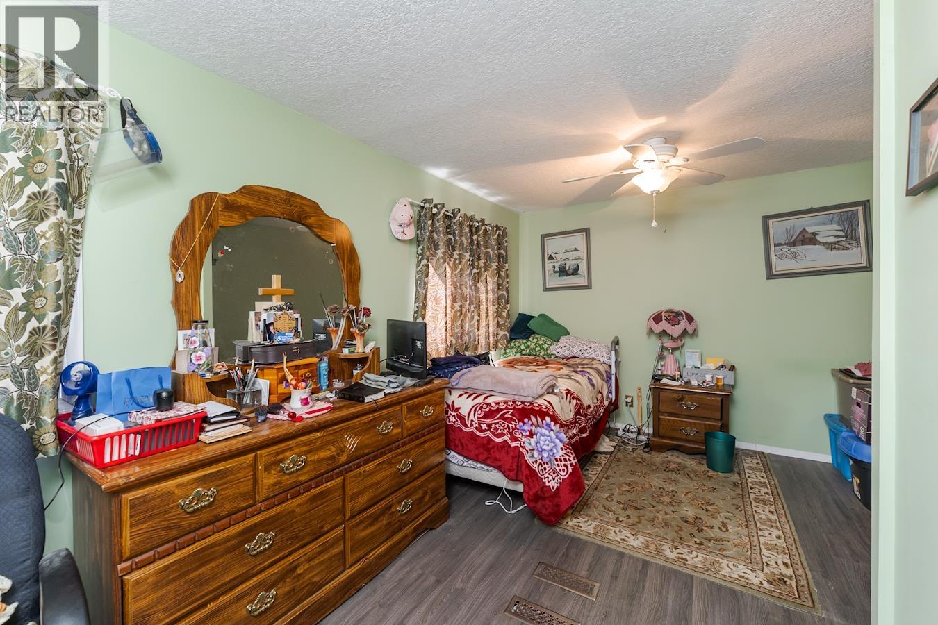 6815 Langer Crescent Property Photo 14