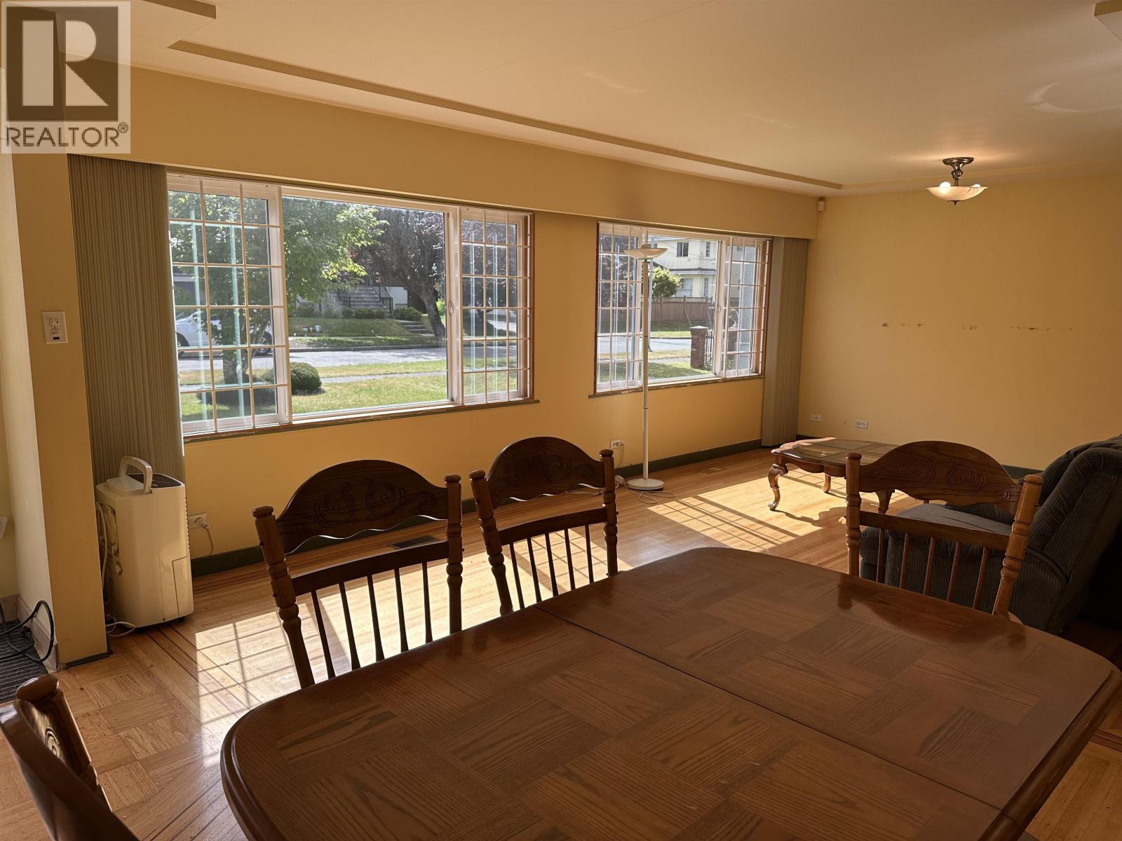 7223 Gladstone Street Property Photo 2