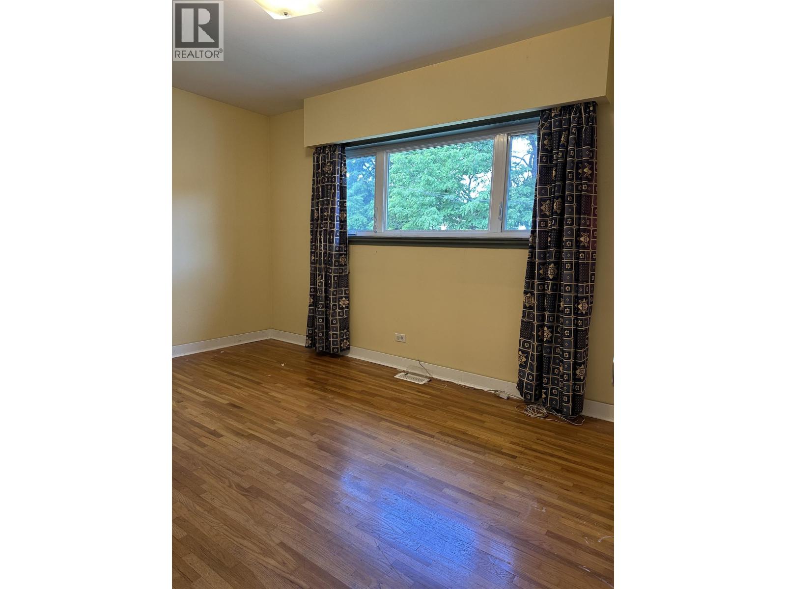 7223 Gladstone Street Property Photo 5