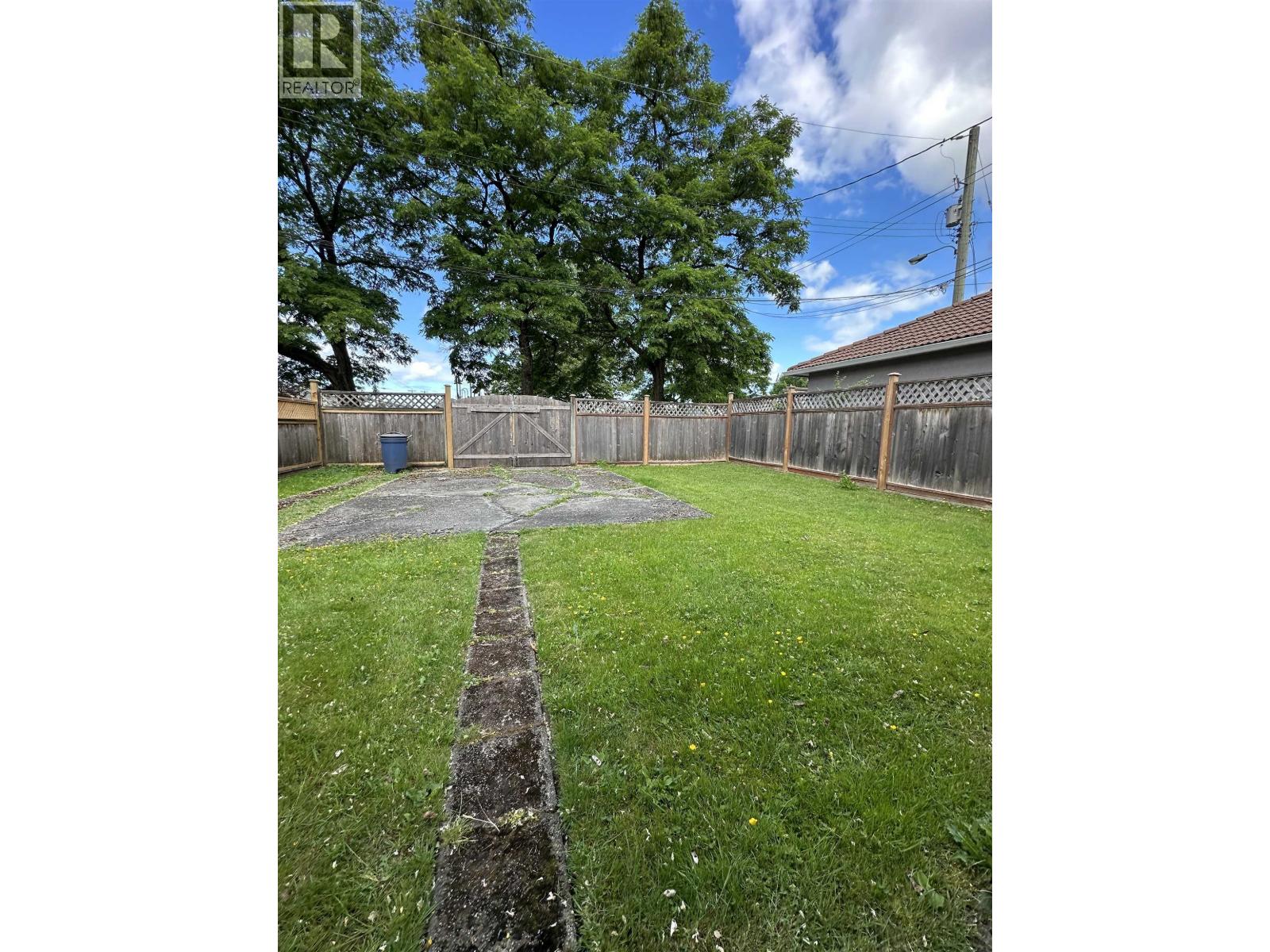 7223 Gladstone Street Property Photo 6