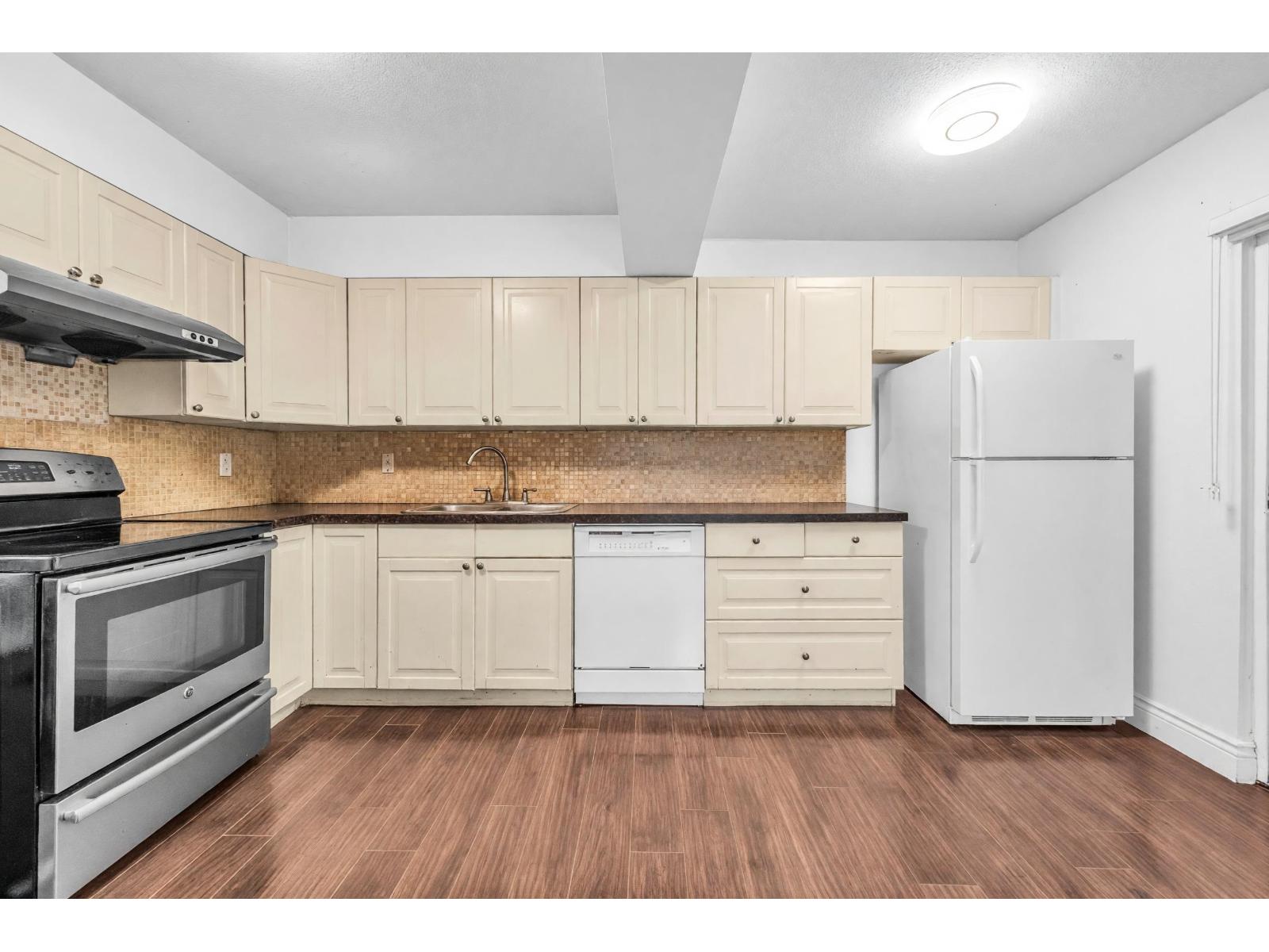 9618 139 Street Property Photo 10