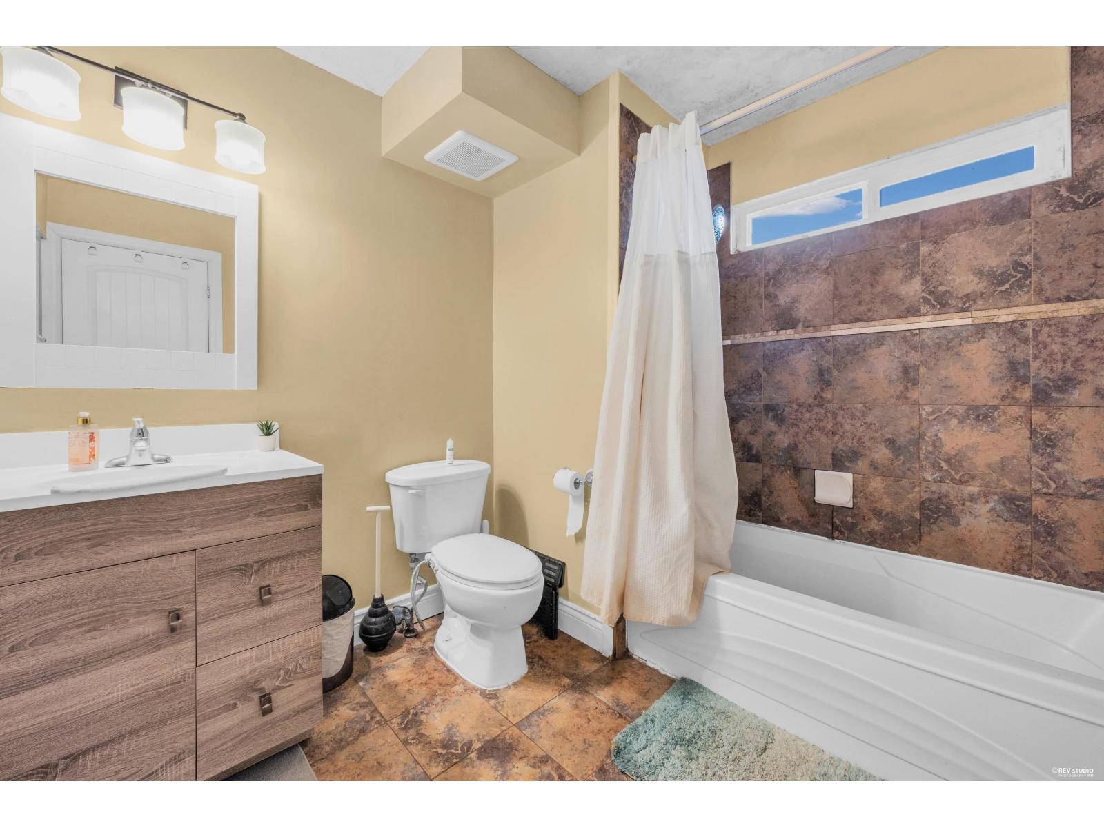 9618 139 Street Property Photo 14