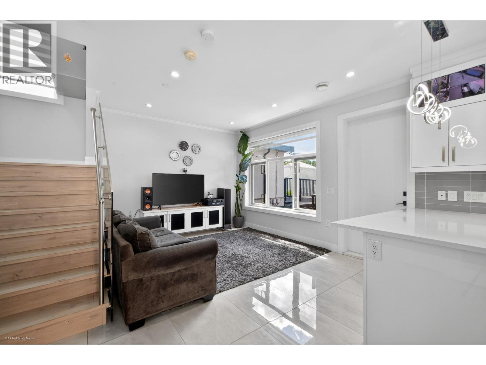 6749 Knight Street Property Photo 2