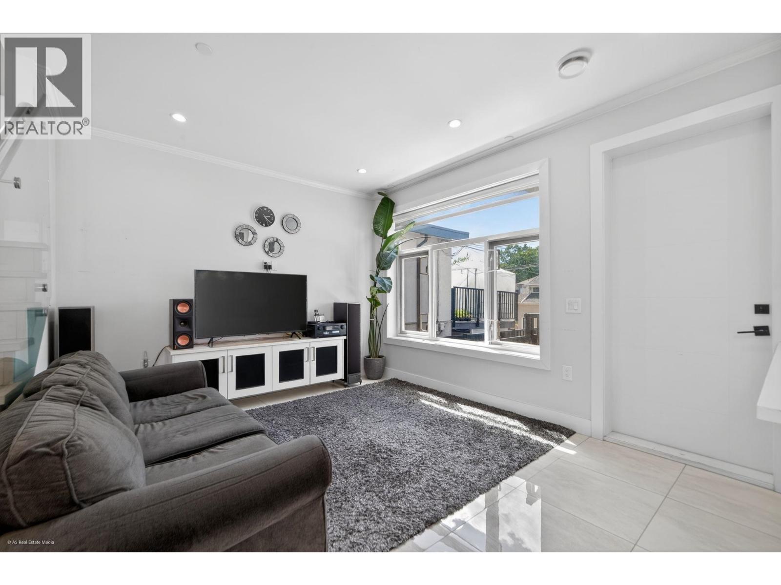 6749 Knight Street Property Photo 3