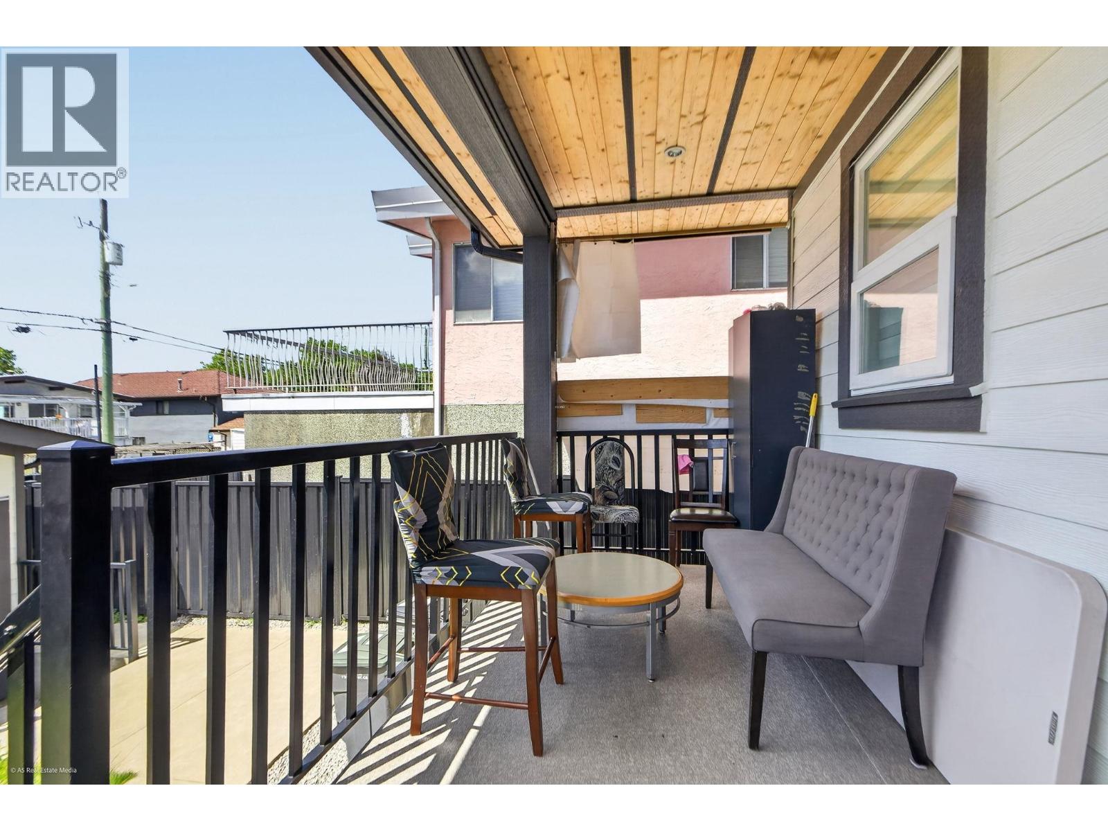 6749 Knight Street Property Photo 12