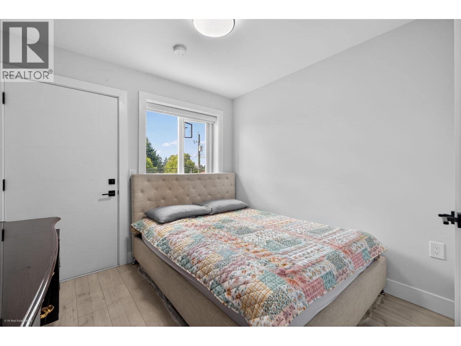 6749 Knight Street Property Photo 17