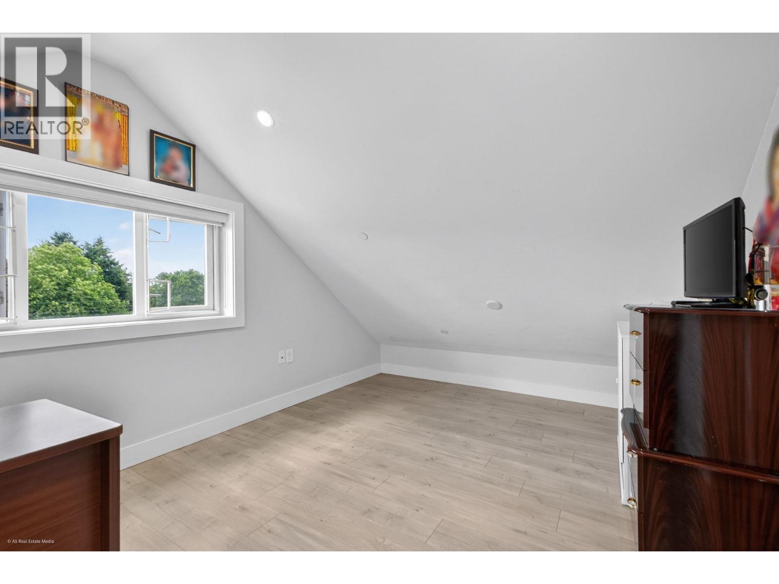 6749 Knight Street Property Photo 24
