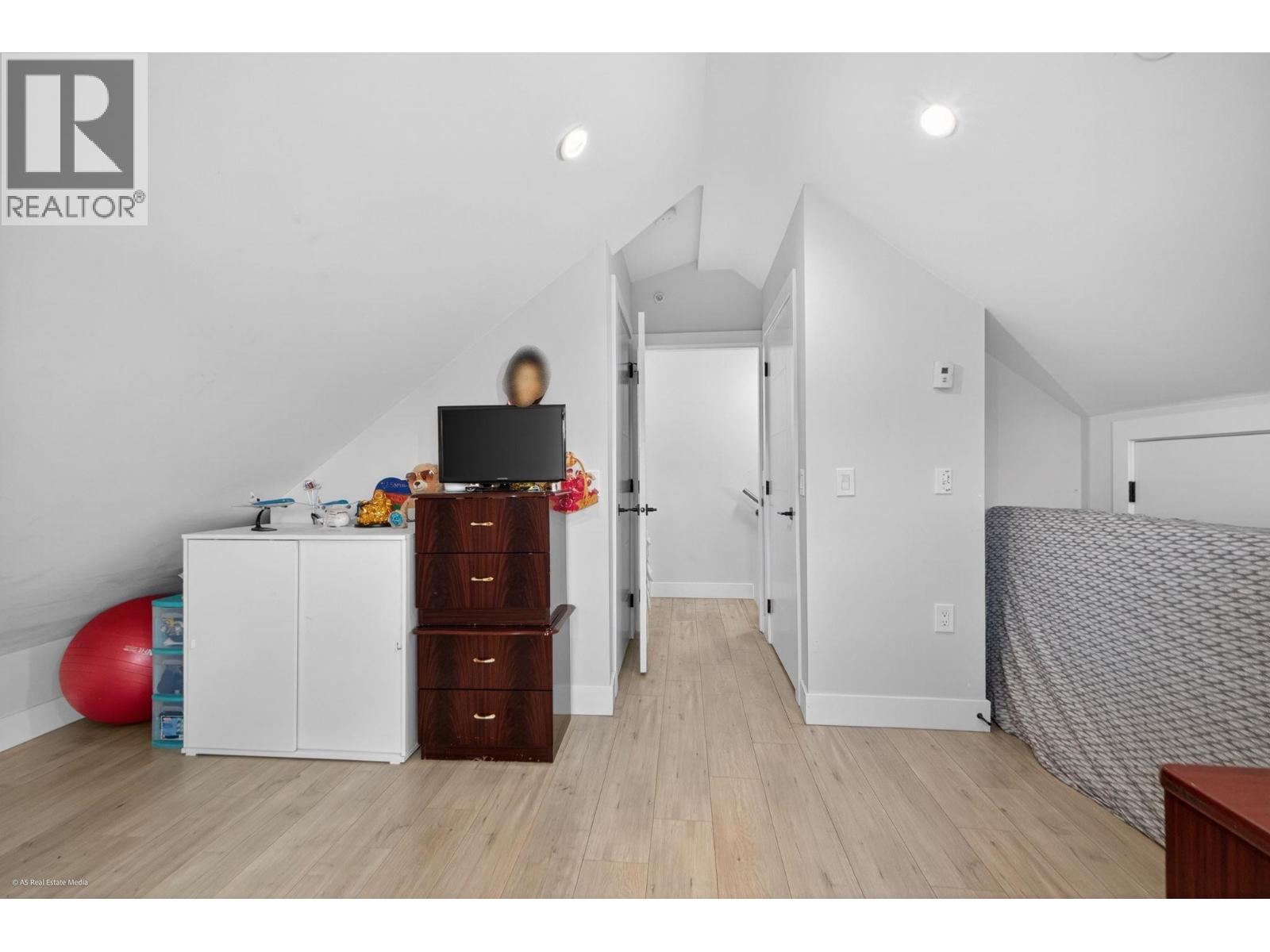 6749 Knight Street Property Photo 25