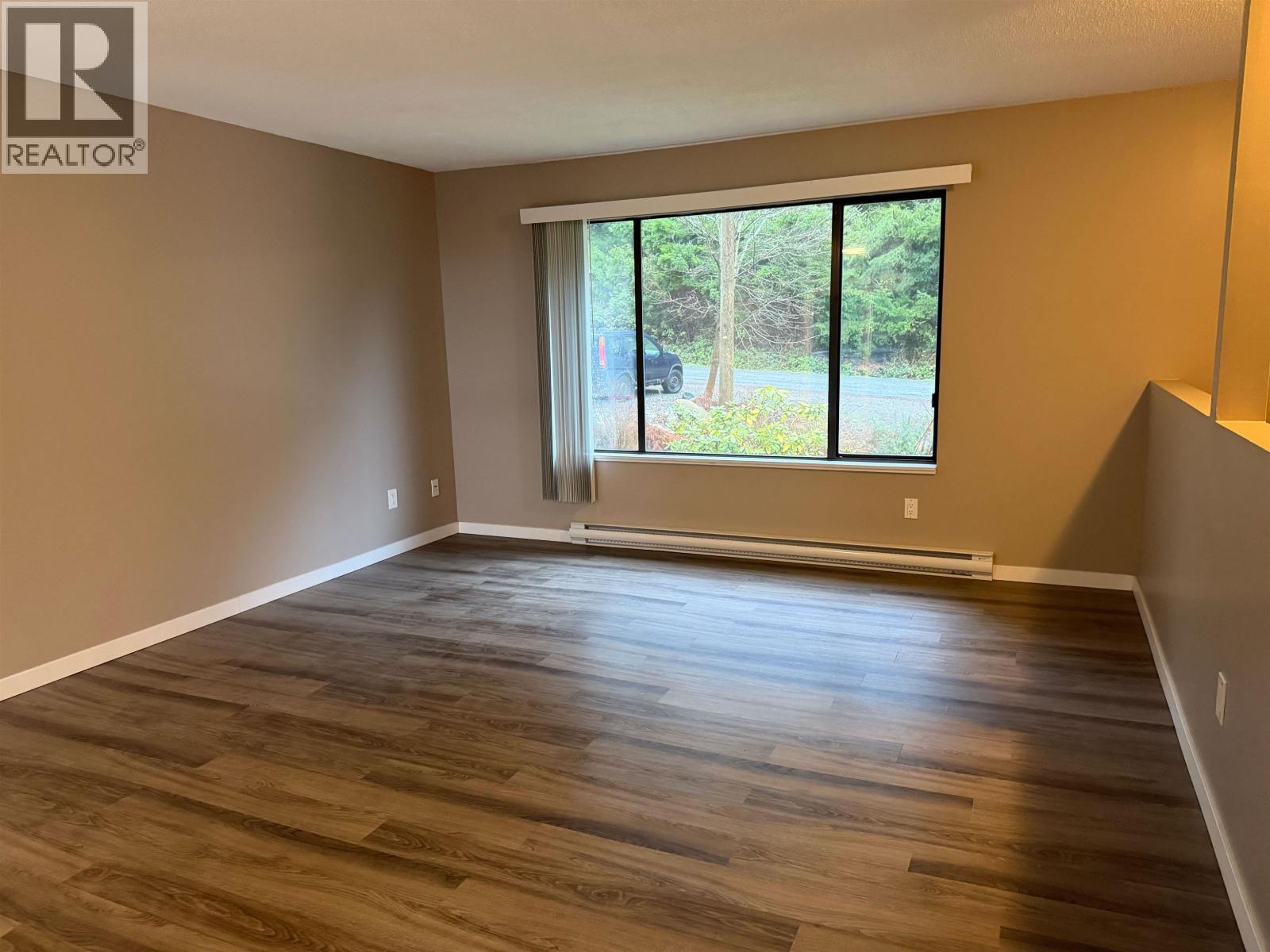 811 Reed Road Property Photo 3
