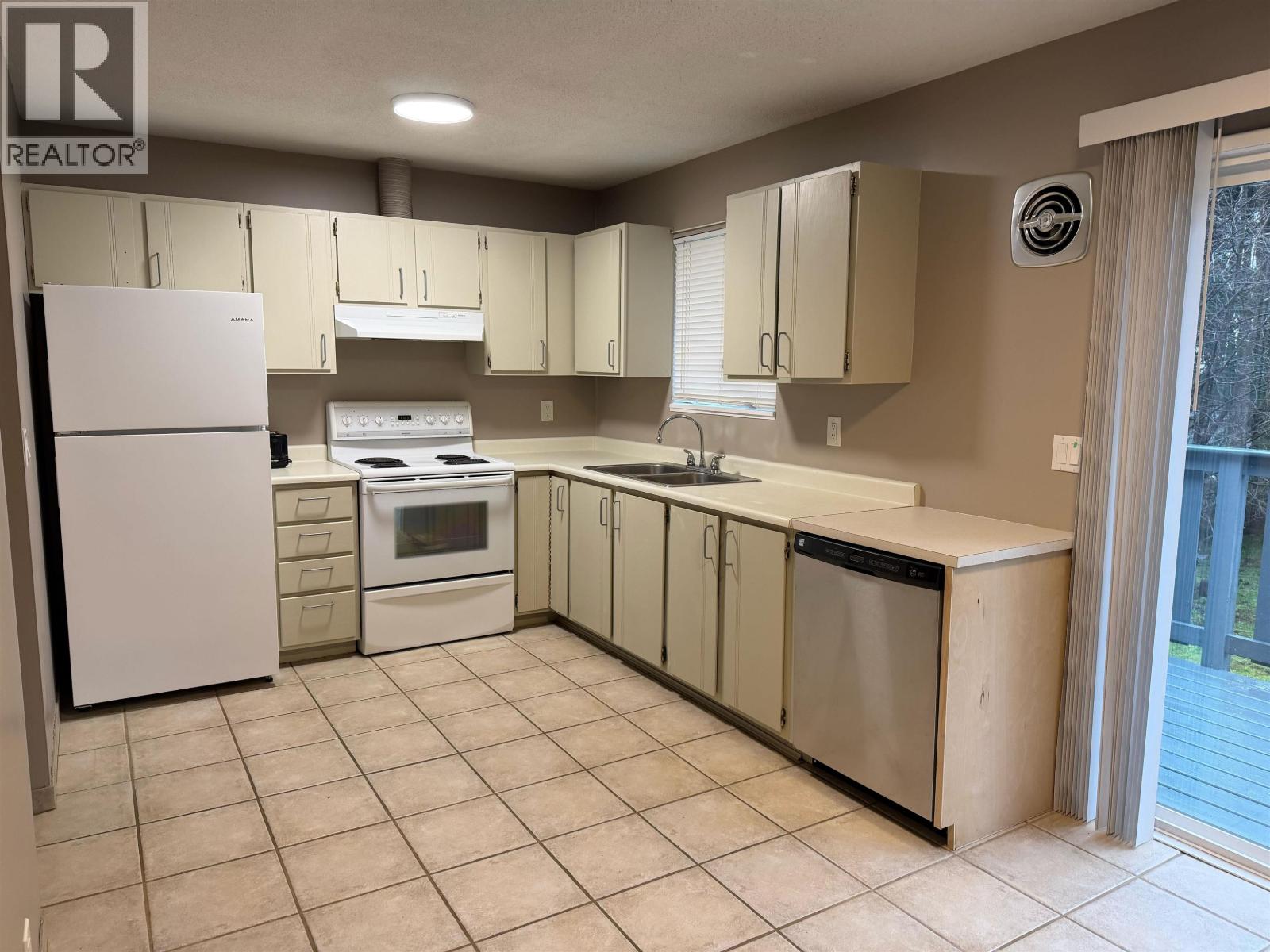 811 Reed Road Property Photo 4