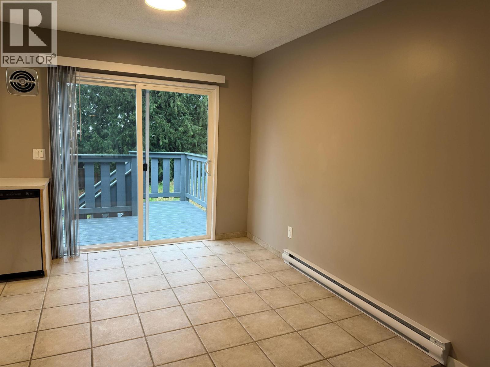 811 Reed Road Property Photo 5