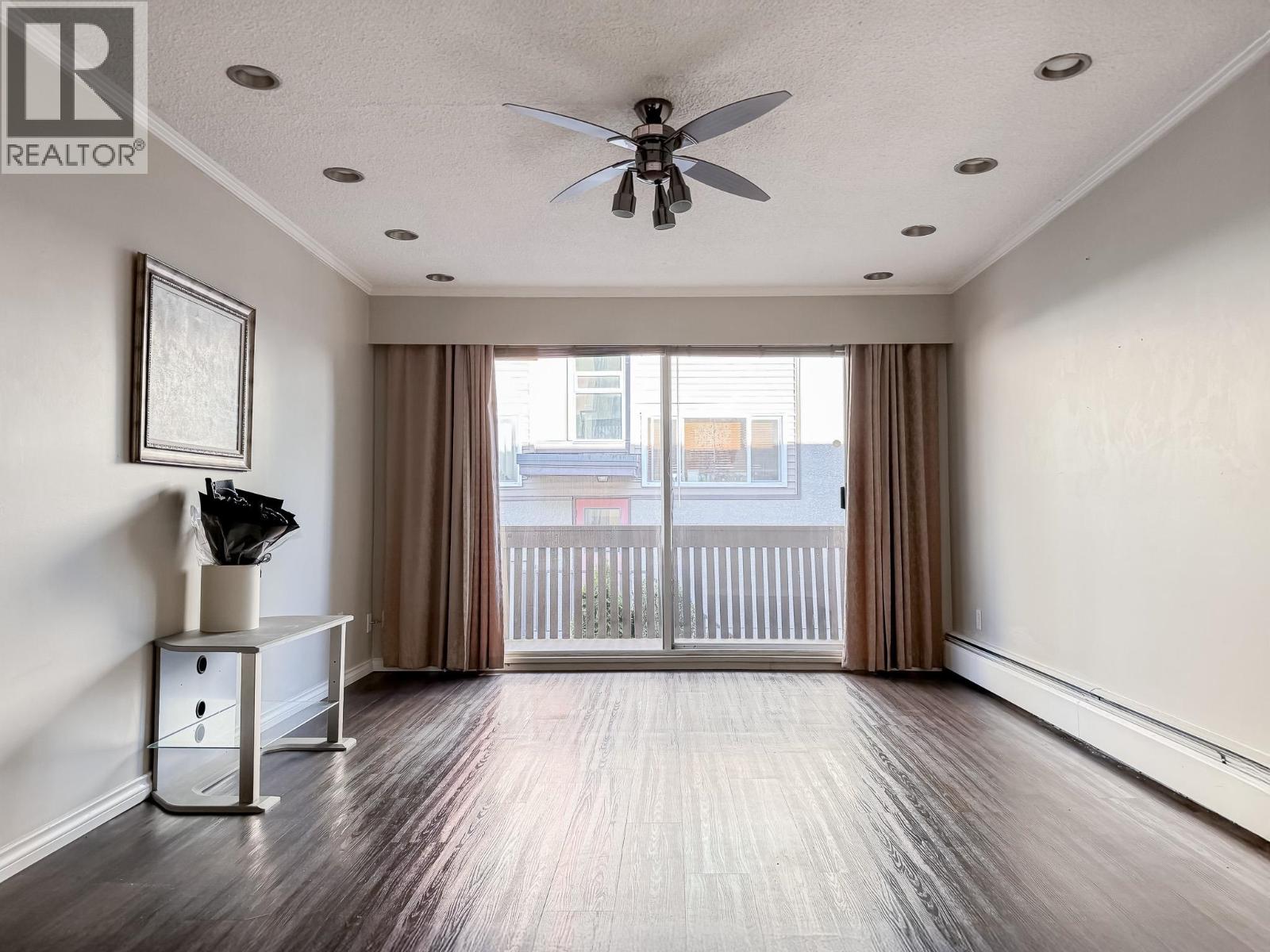 211 910 Fifth Avenue Property Photo 2