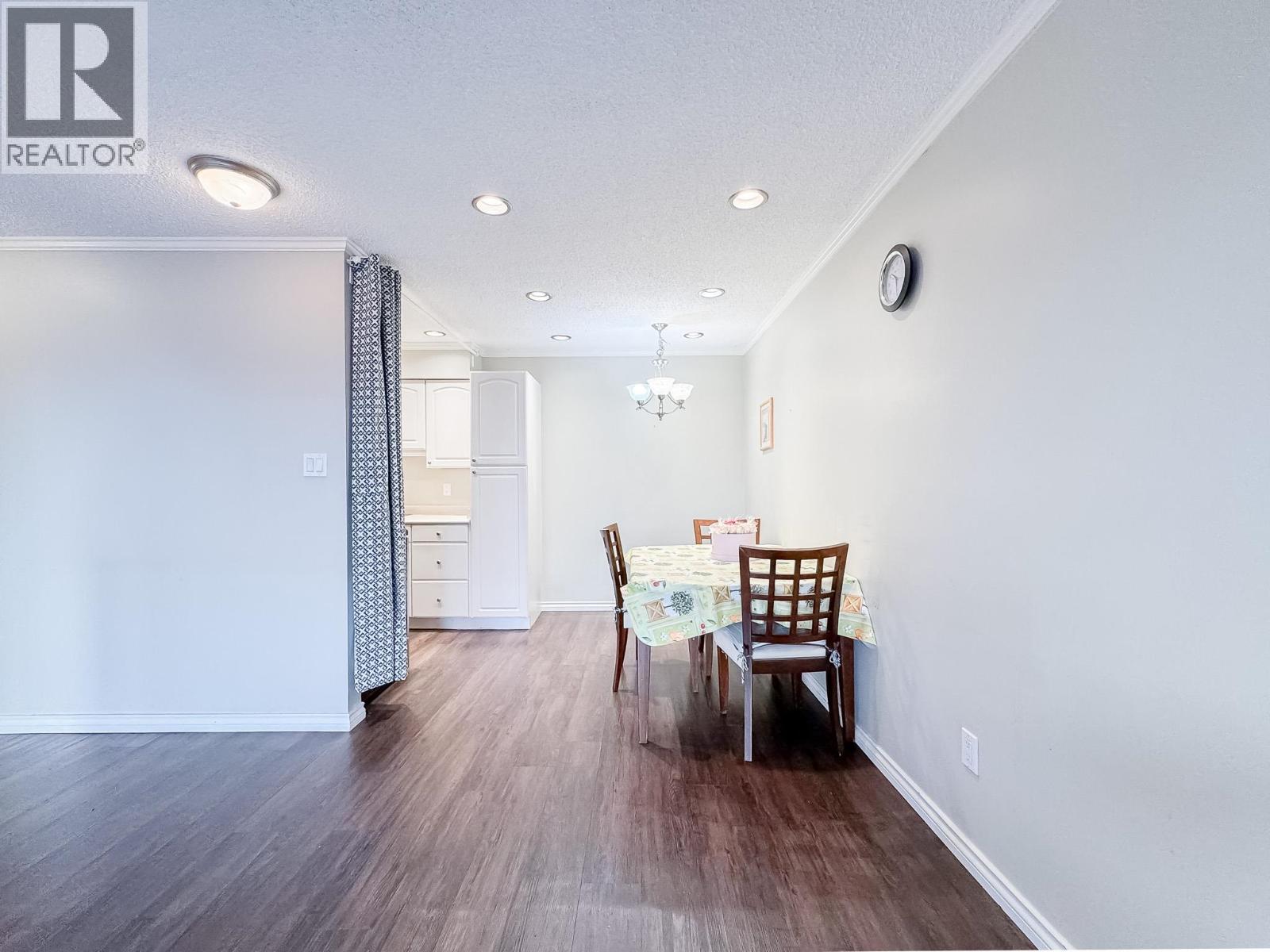 211 910 Fifth Avenue Property Photo 3