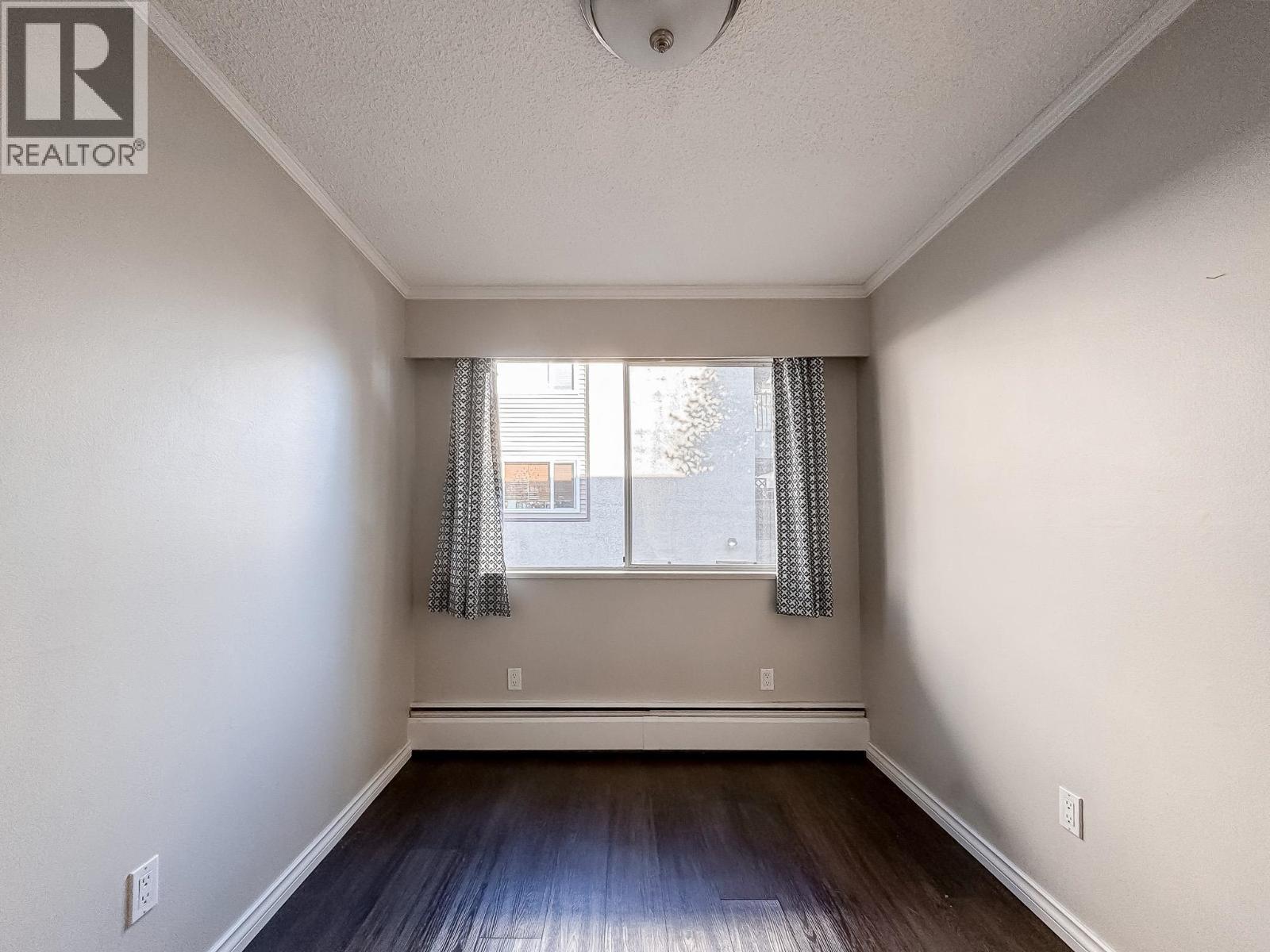 211 910 Fifth Avenue Property Photo 5