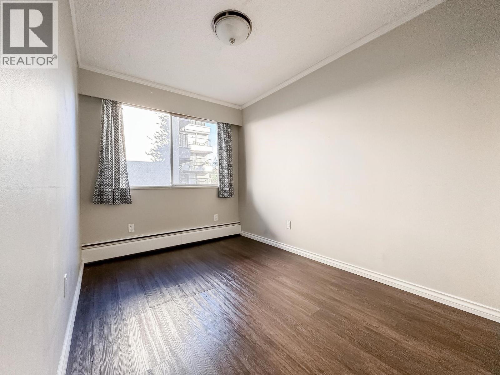 211 910 Fifth Avenue Property Photo 6