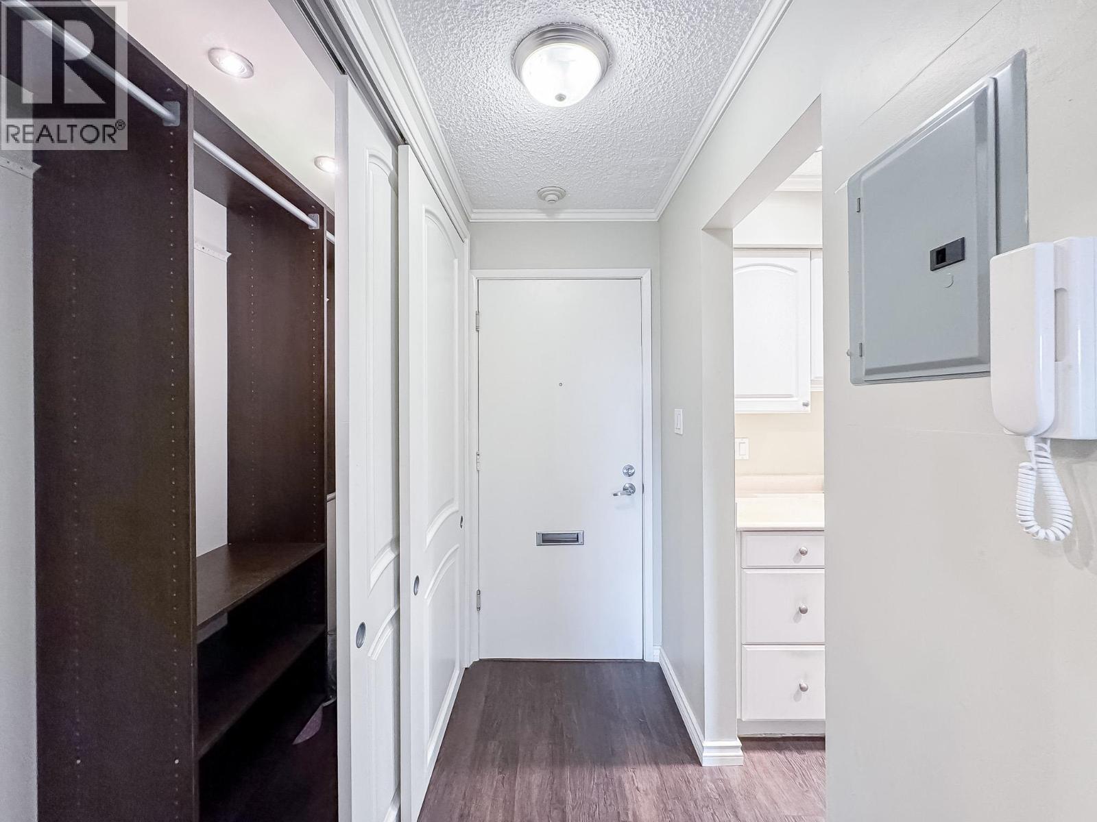 211 910 Fifth Avenue Property Photo 12