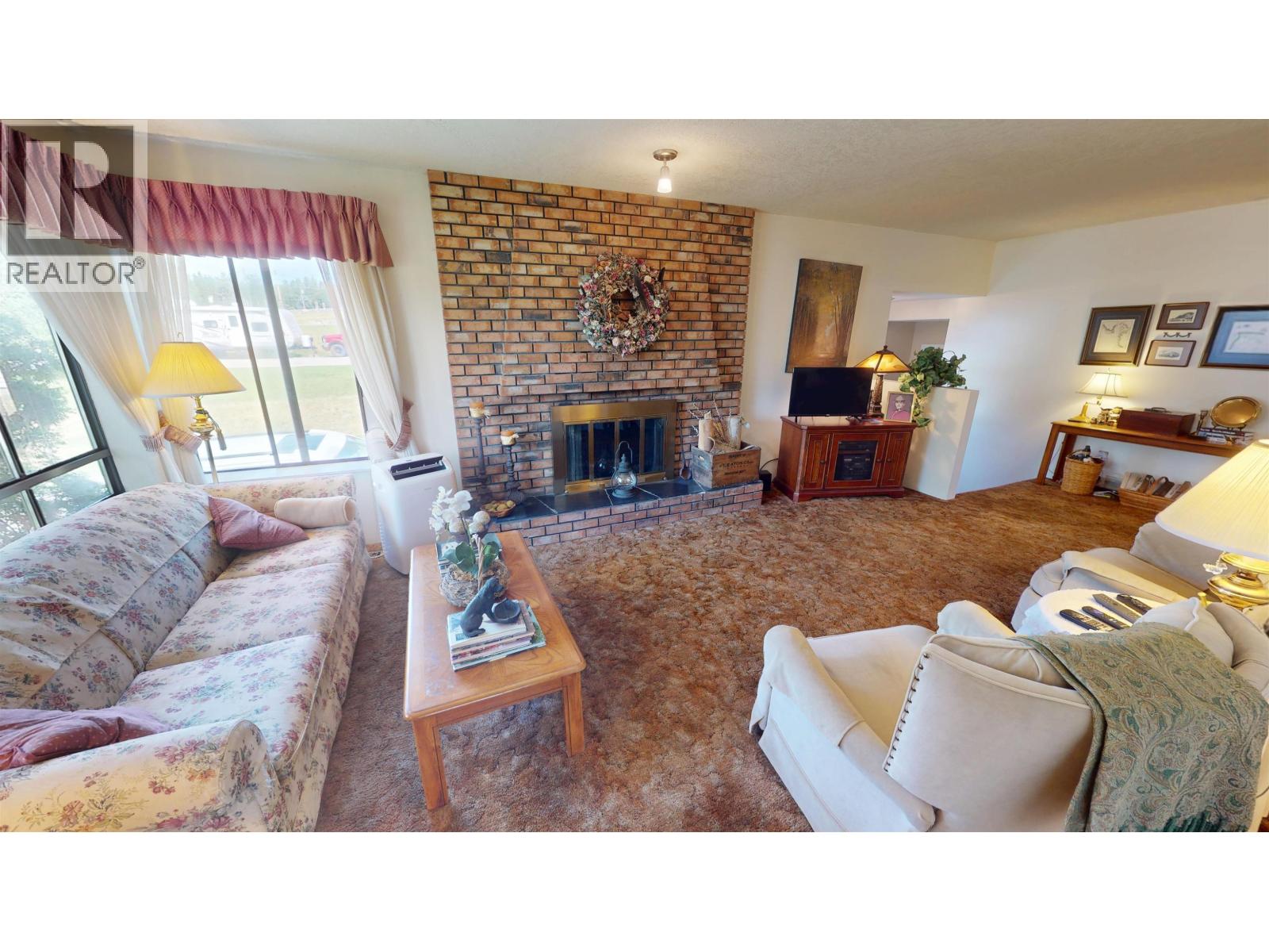 378 Thompson Road Property Photo 4