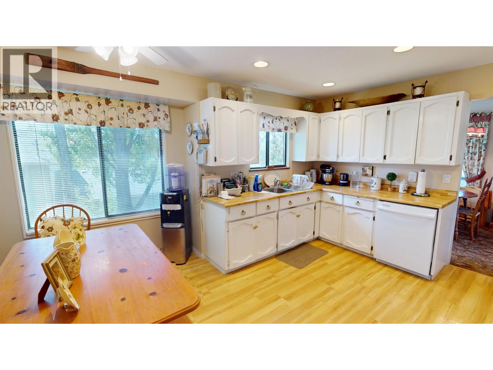 378 Thompson Road Property Photo 8