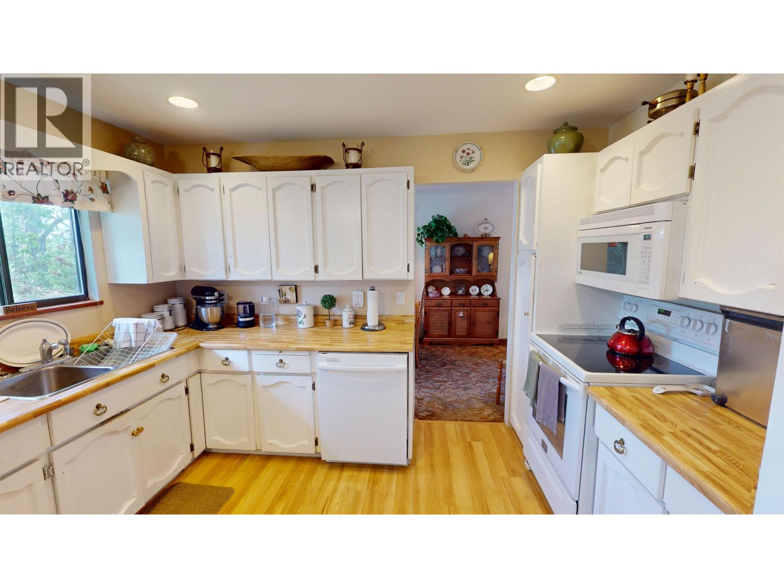 378 Thompson Road Property Photo 9