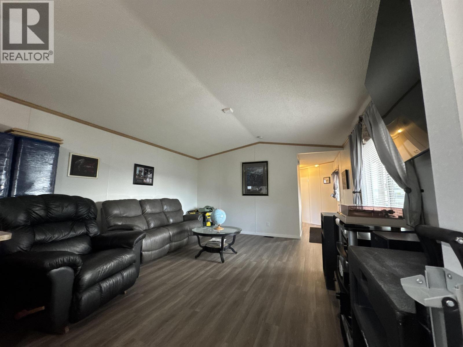 10495 102 Street Property Photo 2