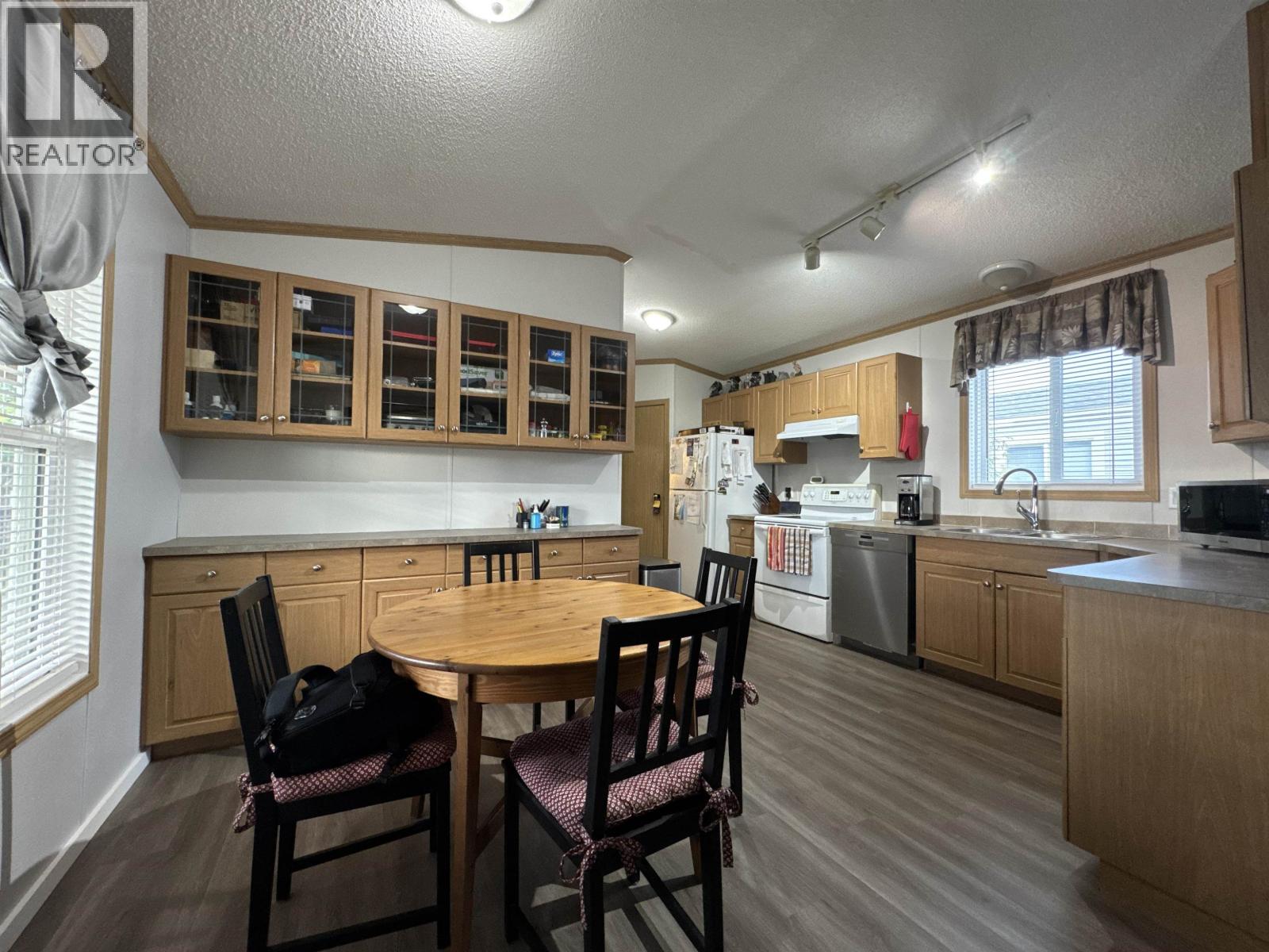 10495 102 Street Property Photo 3