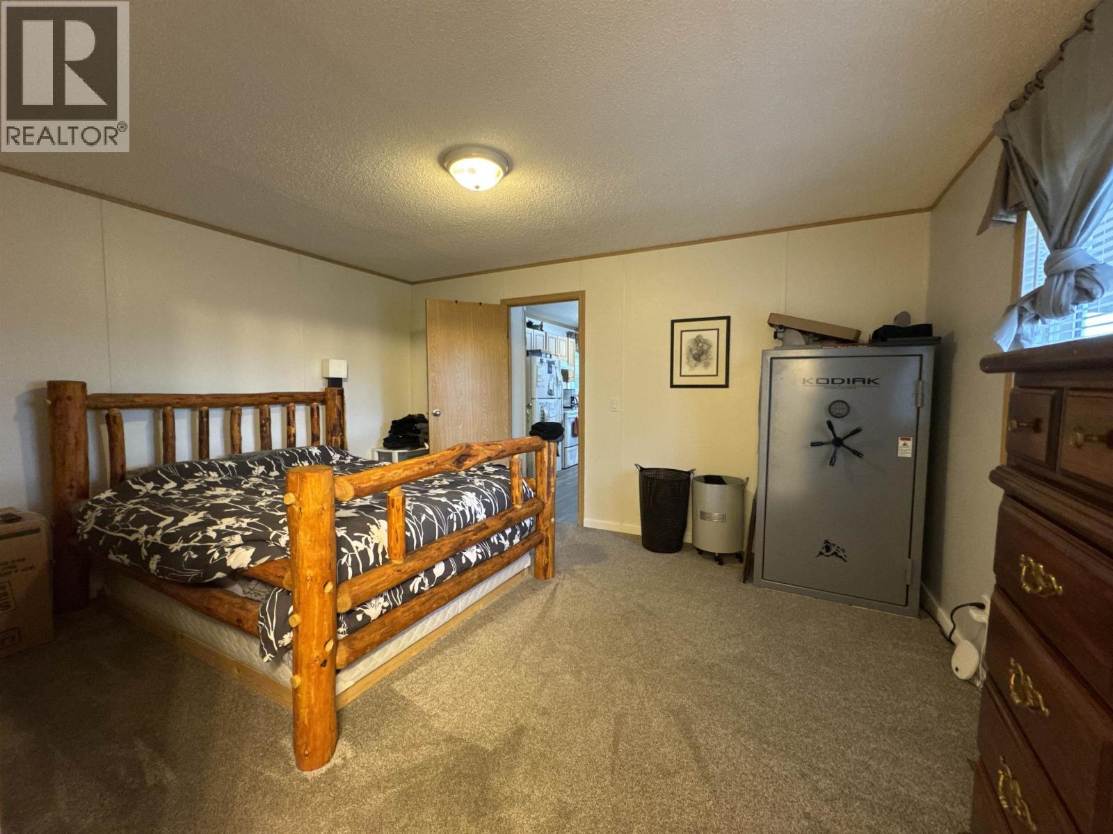 10495 102 Street Property Photo 5
