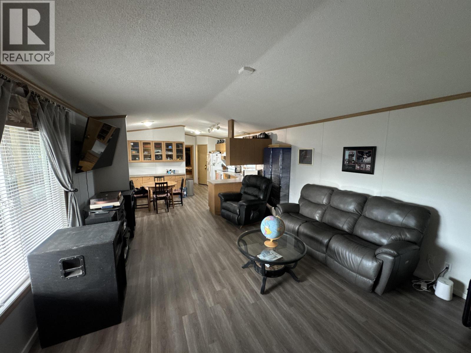 10495 102 Street Property Photo 6