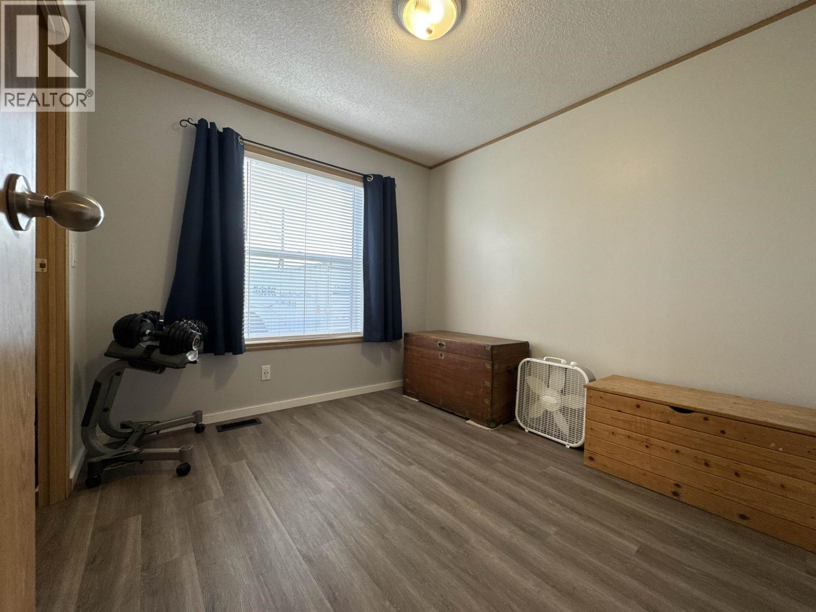 10495 102 Street Property Photo 7
