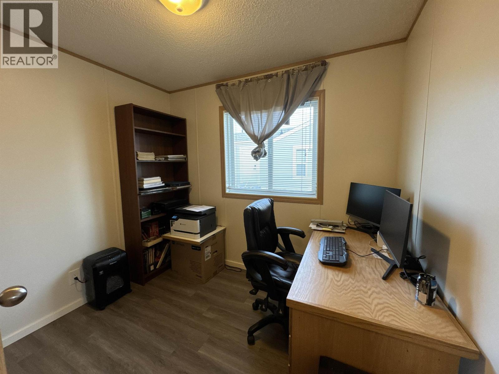 10495 102 Street Property Photo 8