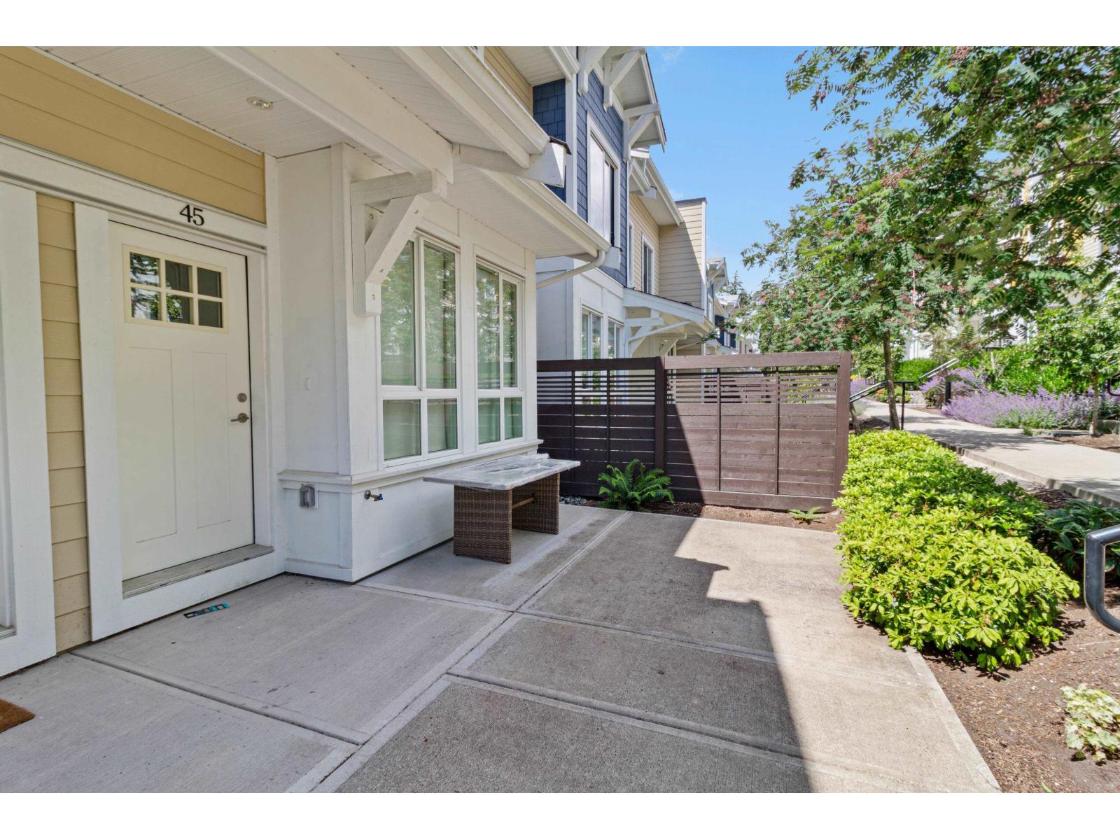 45 16561 17a Avenue Property Photo 4