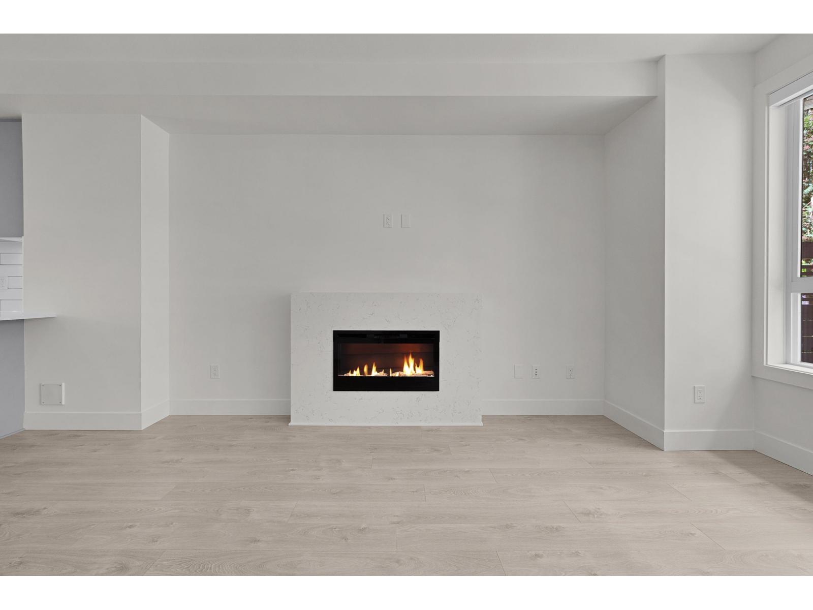 45 16561 17a Avenue Property Photo 7
