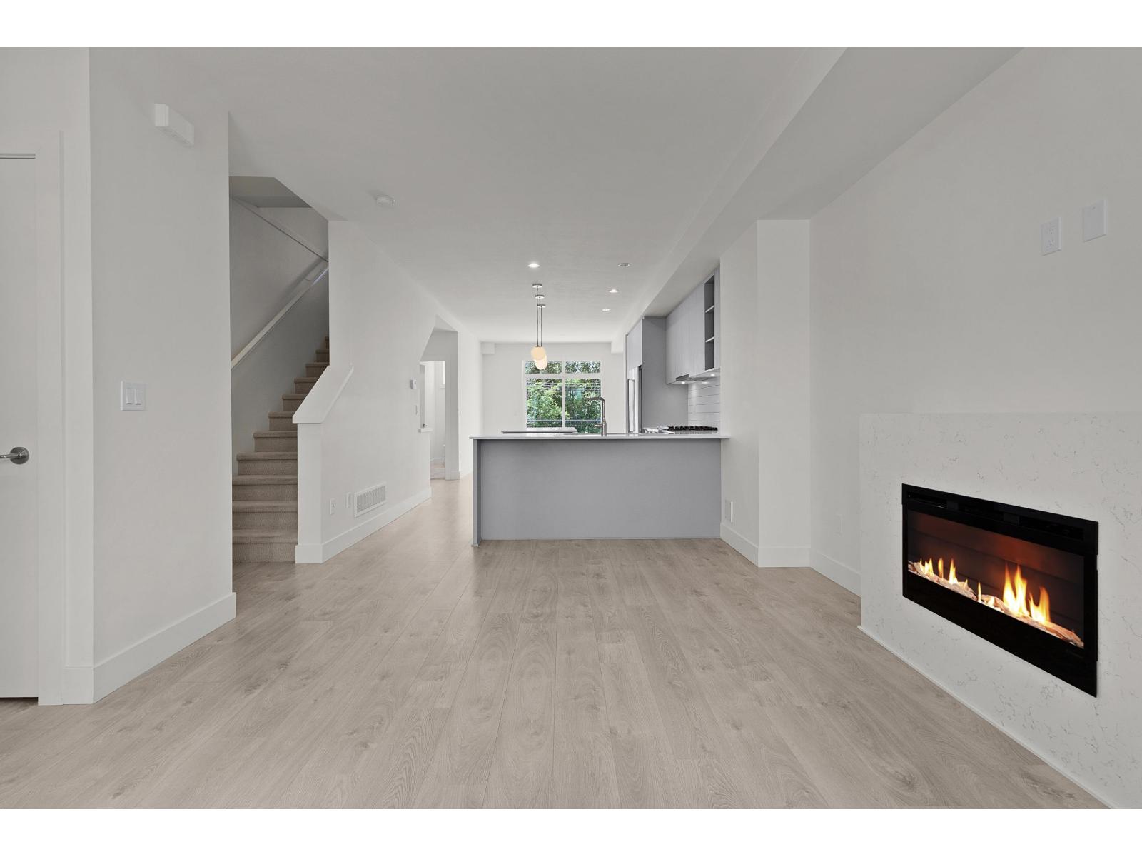 45 16561 17a Avenue Property Photo 8