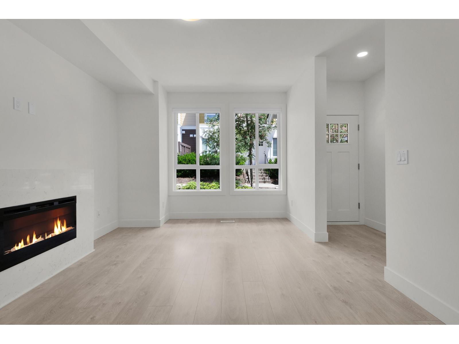 45 16561 17a Avenue Property Photo 9