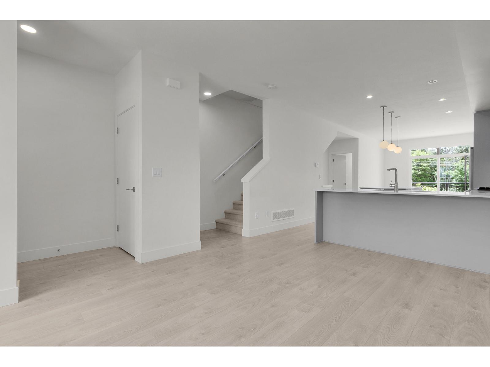 45 16561 17a Avenue Property Photo 10