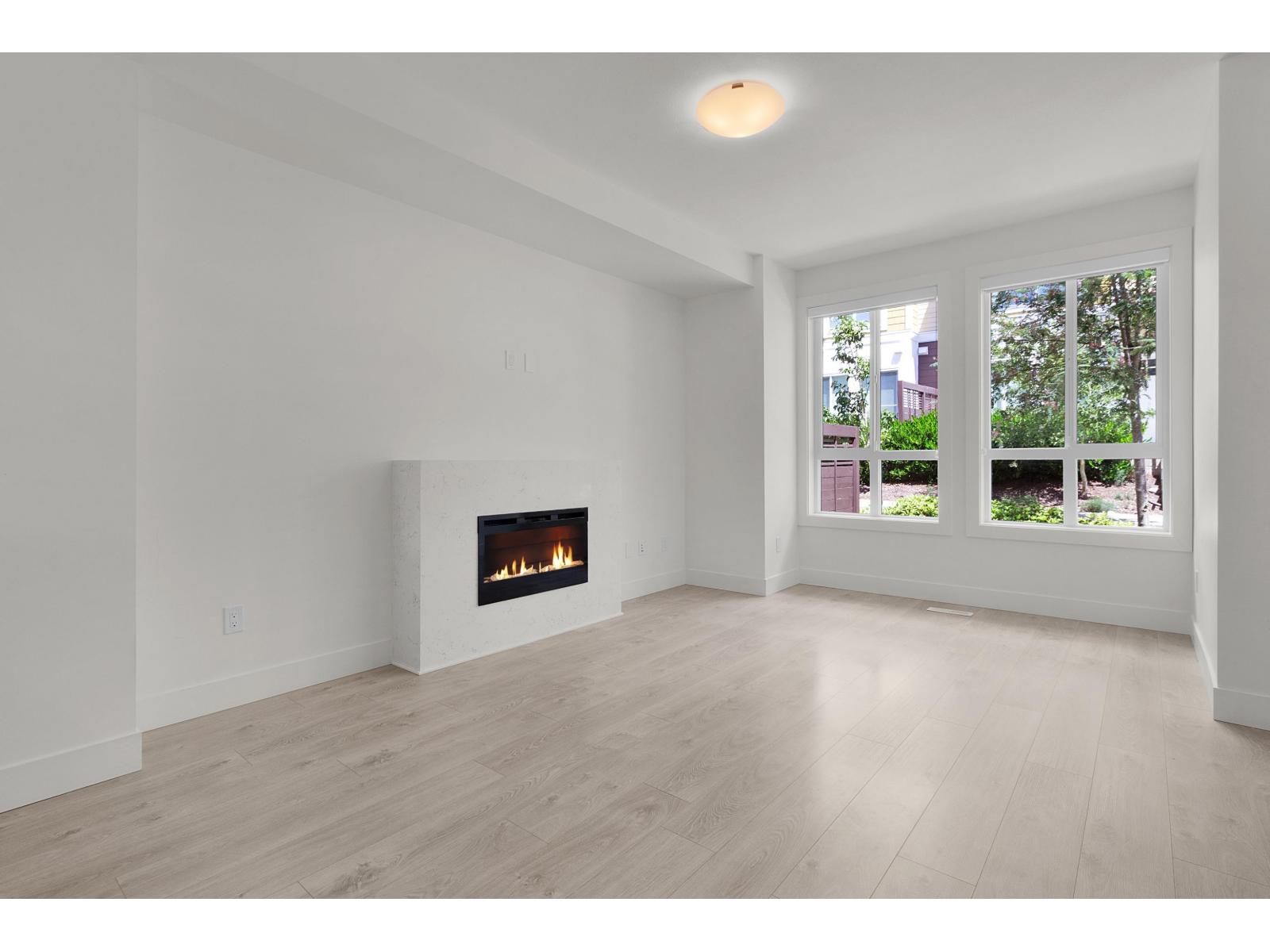 45 16561 17a Avenue Property Photo 11
