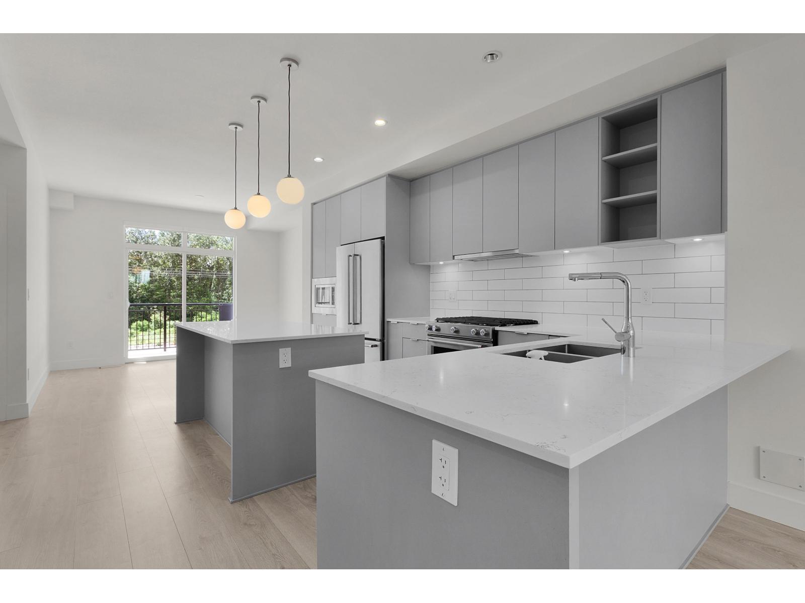 45 16561 17a Avenue Property Photo 12