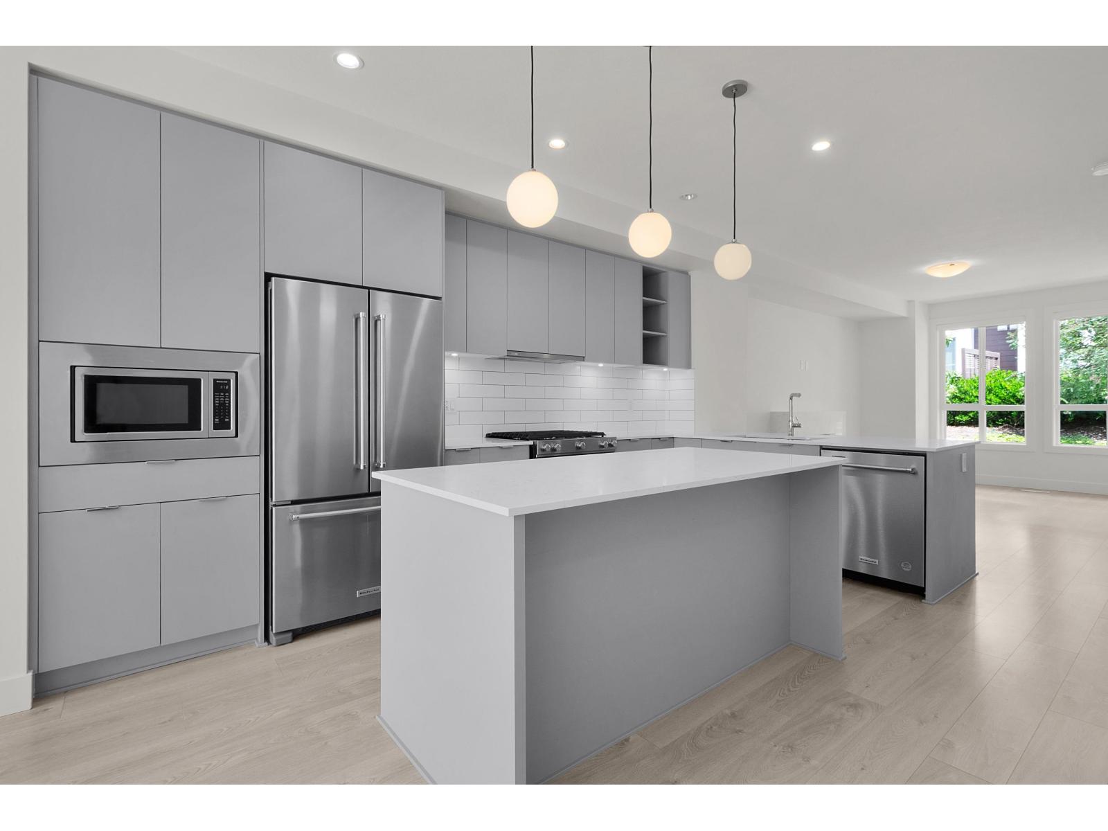 45 16561 17a Avenue Property Photo 13
