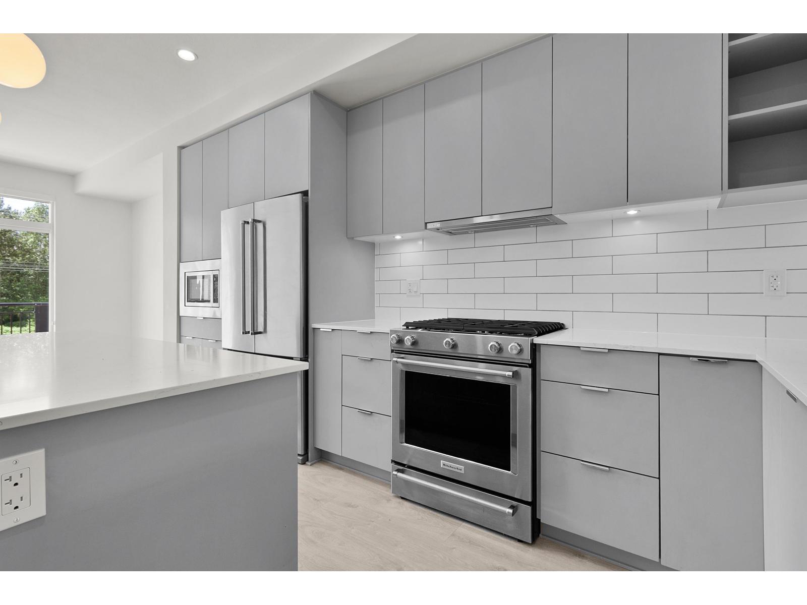 45 16561 17a Avenue Property Photo 15