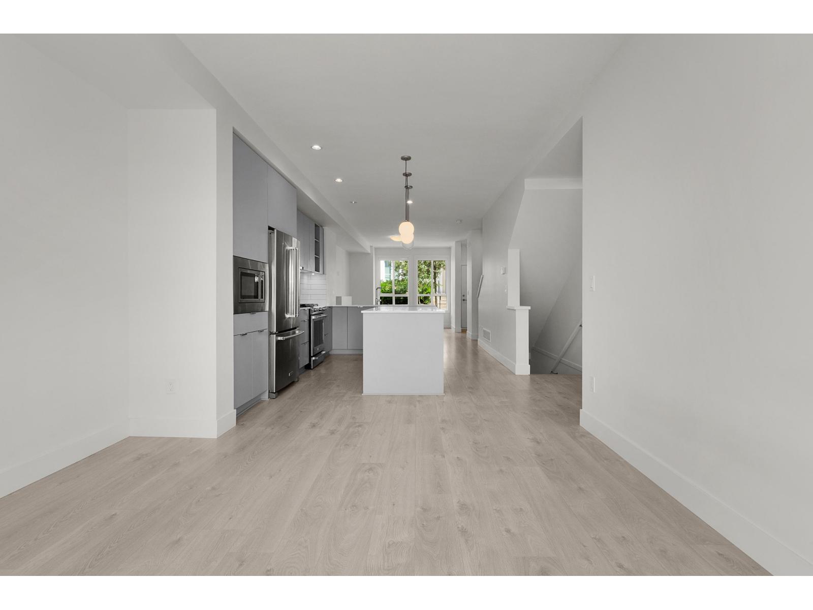 45 16561 17a Avenue Property Photo 17