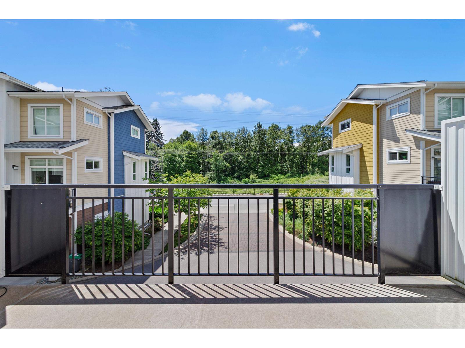 45 16561 17a Avenue Property Photo 18