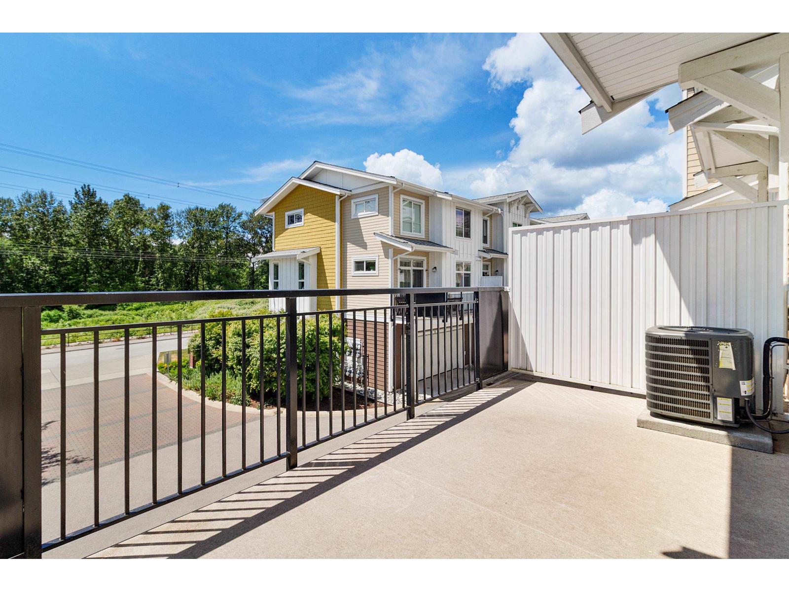 45 16561 17a Avenue Property Photo 19