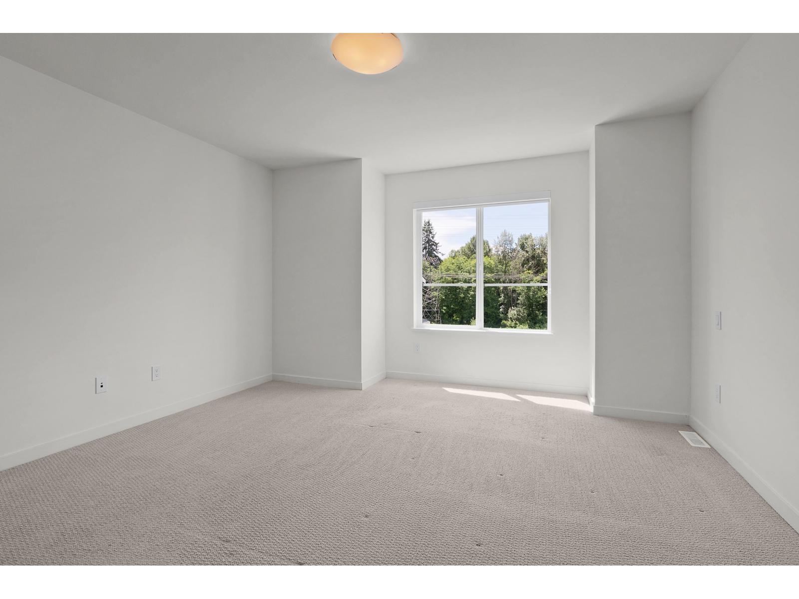 45 16561 17a Avenue Property Photo 23
