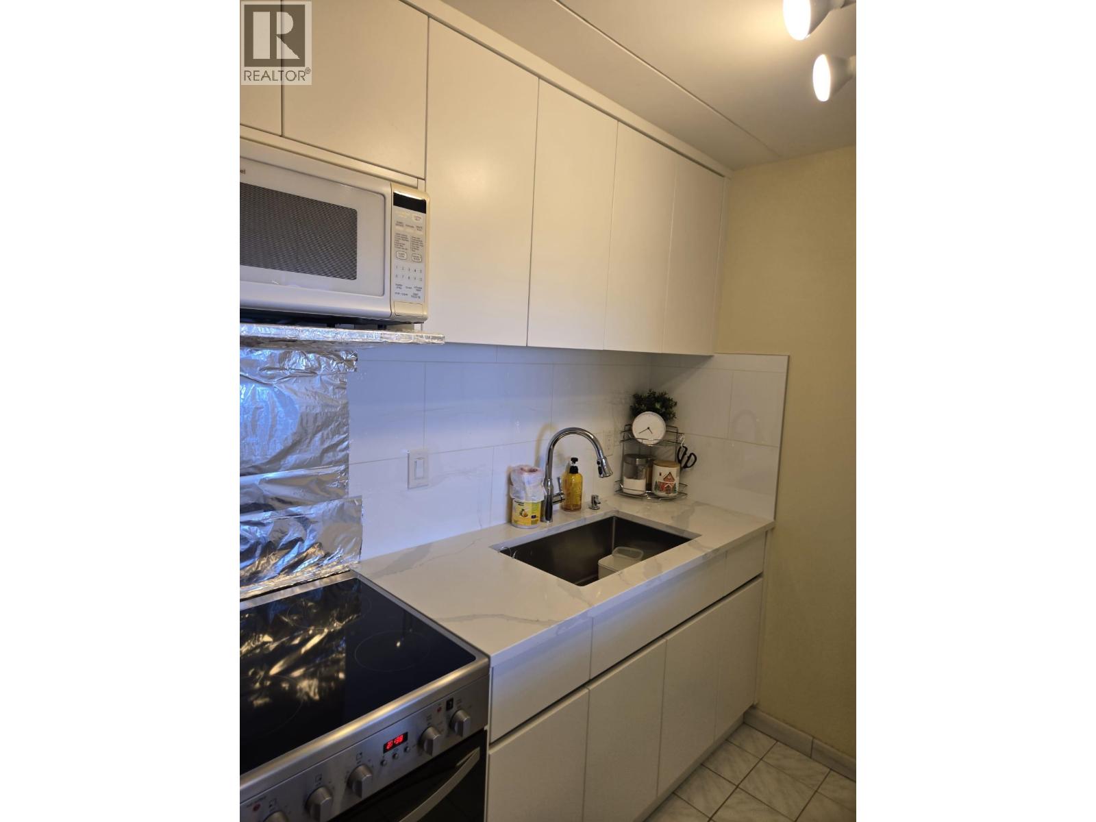 1306 6651 Minoru Boulevard Property Photo 5