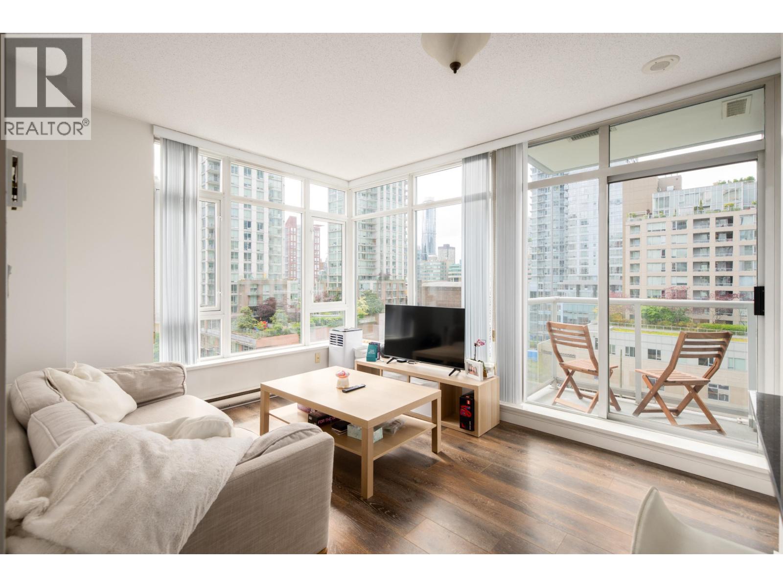 801 480 Robson Street Property Photo 3
