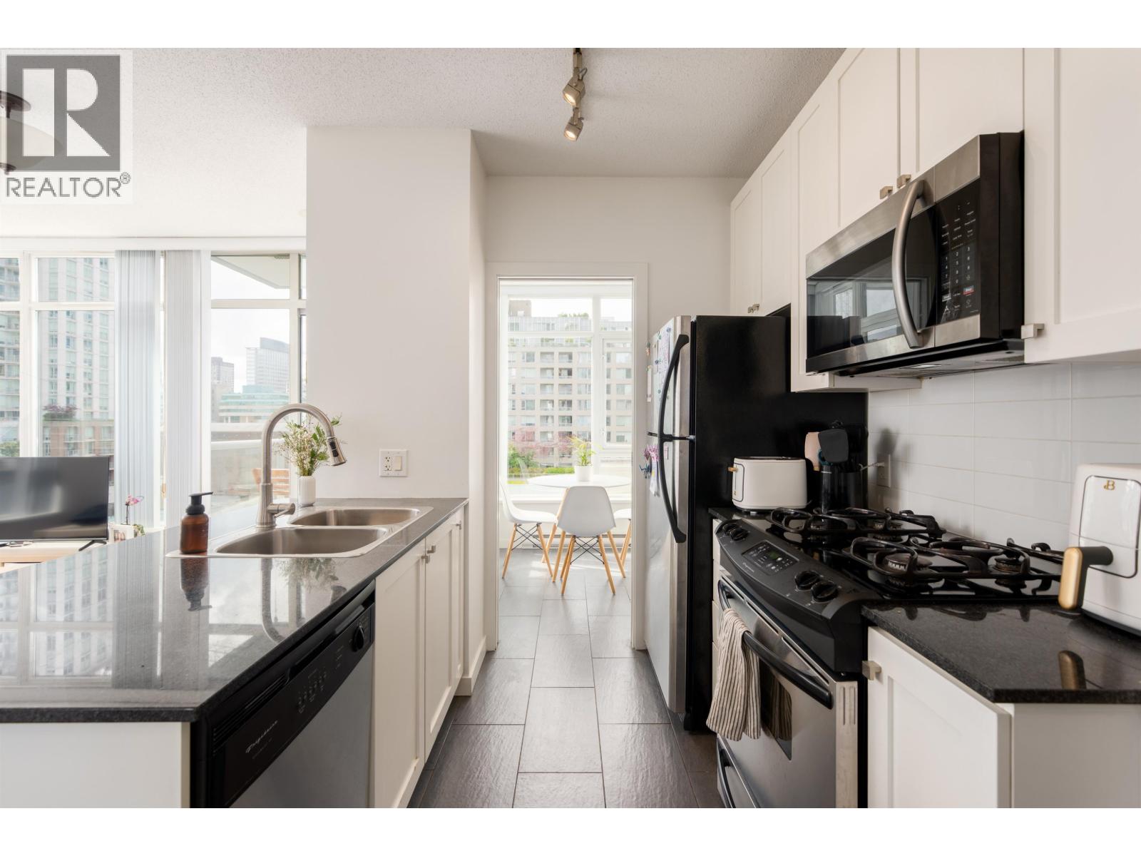 801 480 Robson Street Property Photo 5