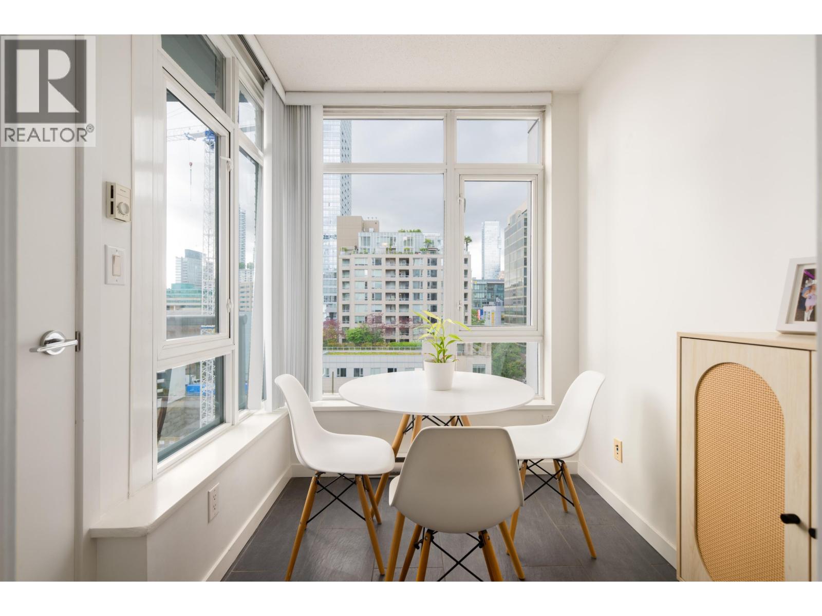 801 480 Robson Street Property Photo 7