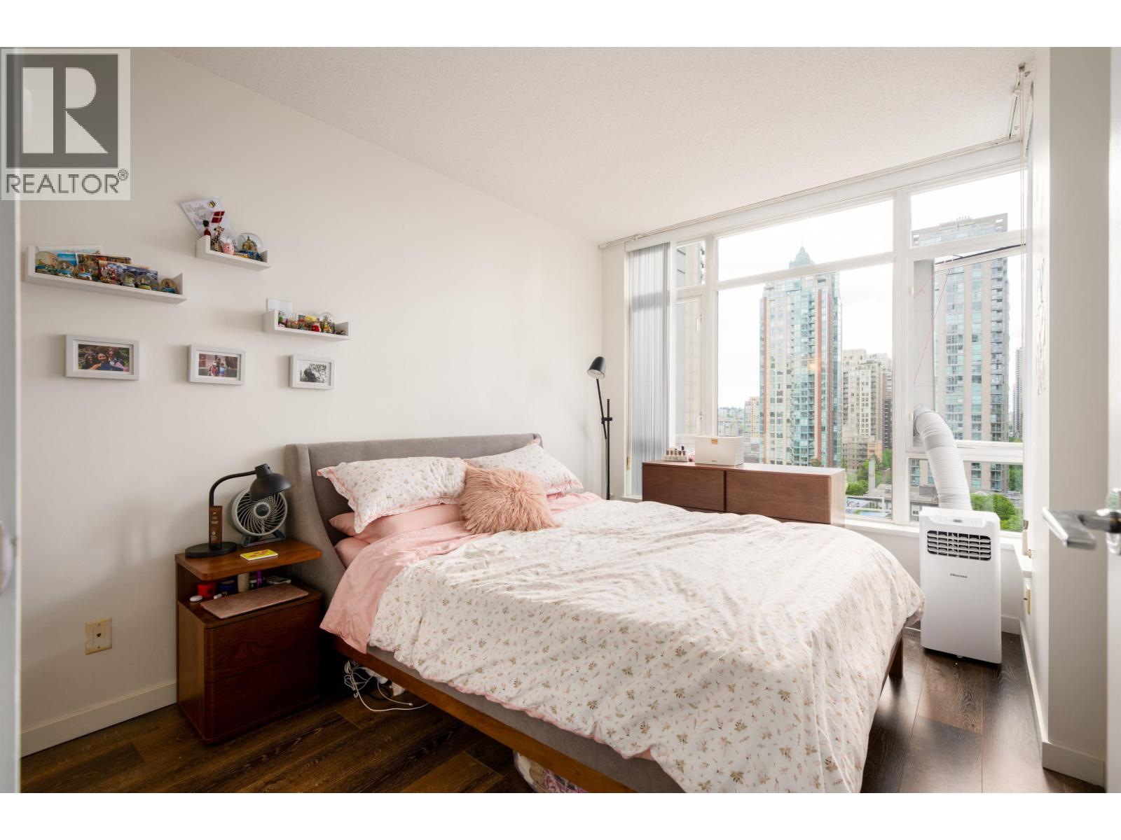 801 480 Robson Street Property Photo 8