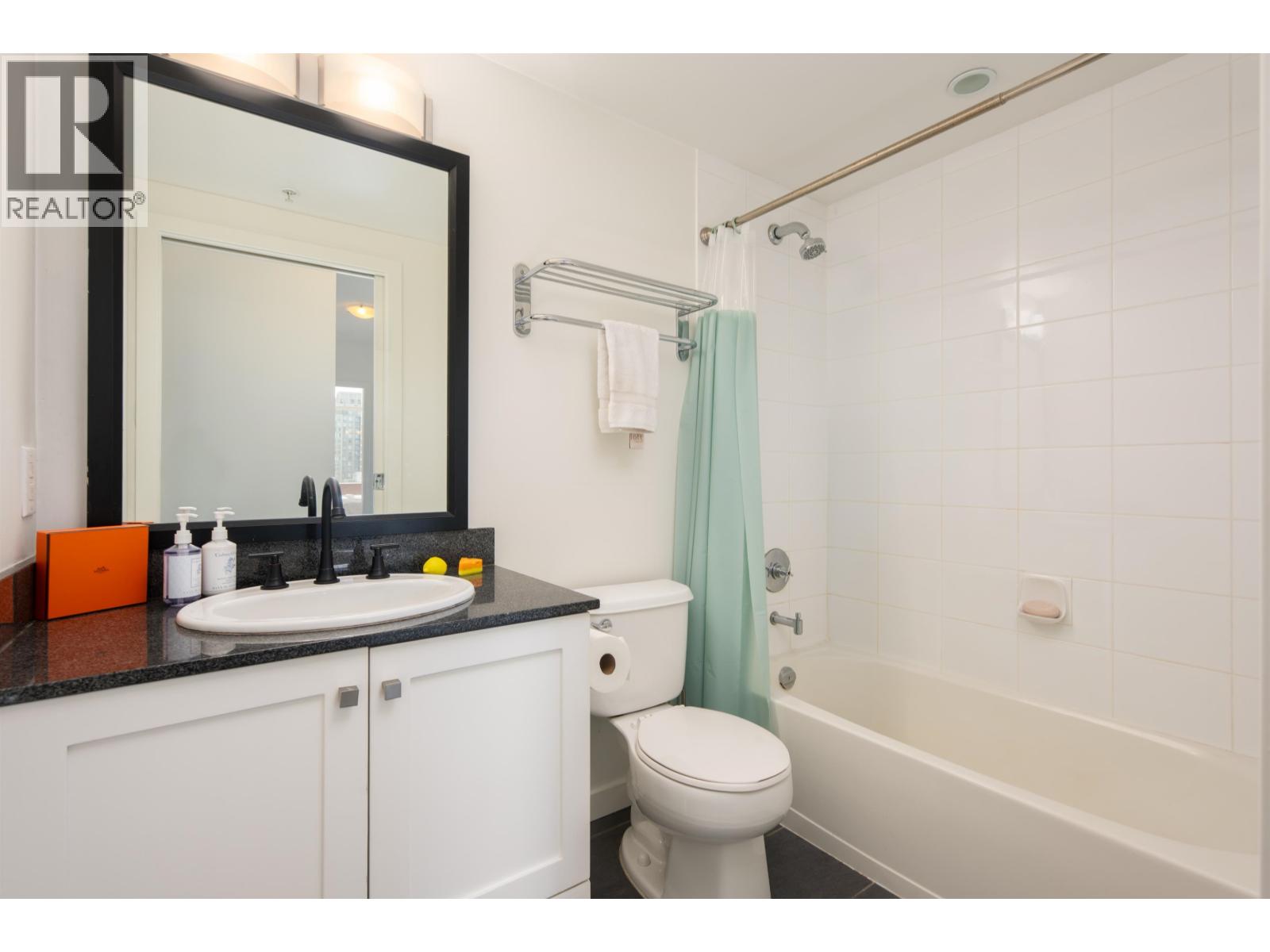 801 480 Robson Street Property Photo 12